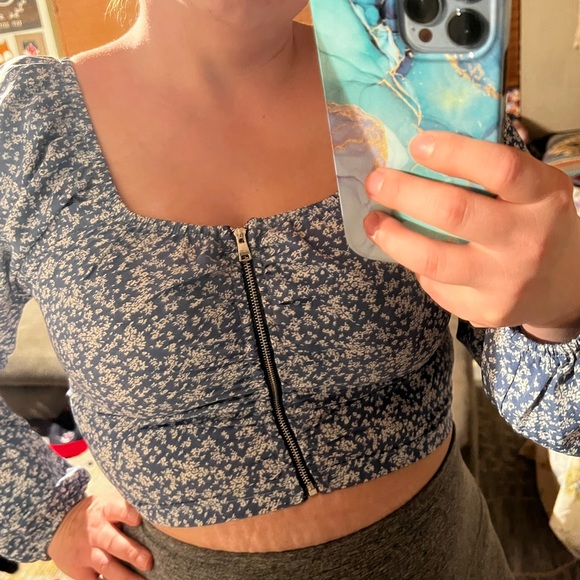 SHEIN Curve Cropped Blue Floral Blouse - Size 1XL - Picture 2 of 5